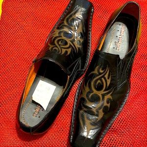 Size 13 black and brown men’s shoe